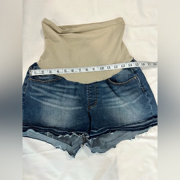 Articles of Society Women Maternity Jean Shorts Distressed Over Belly Size 30 - Picture 15 of 16